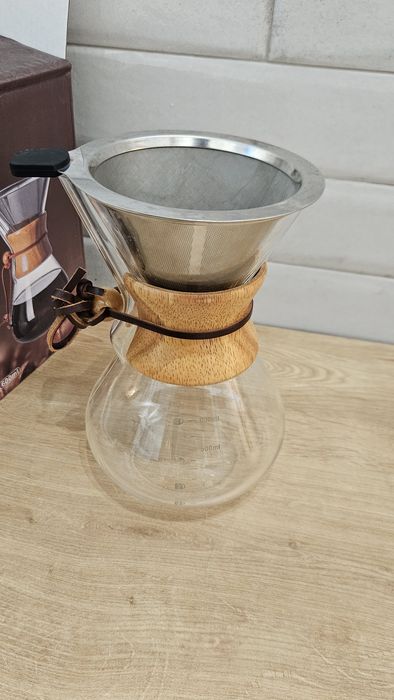 Cafetiera cu inel de lemn