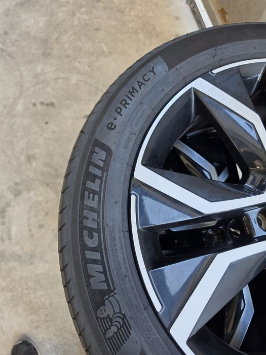 4 Броя 195/60/18 Michelin 2x5,8mm 2x5,5mm 24dot