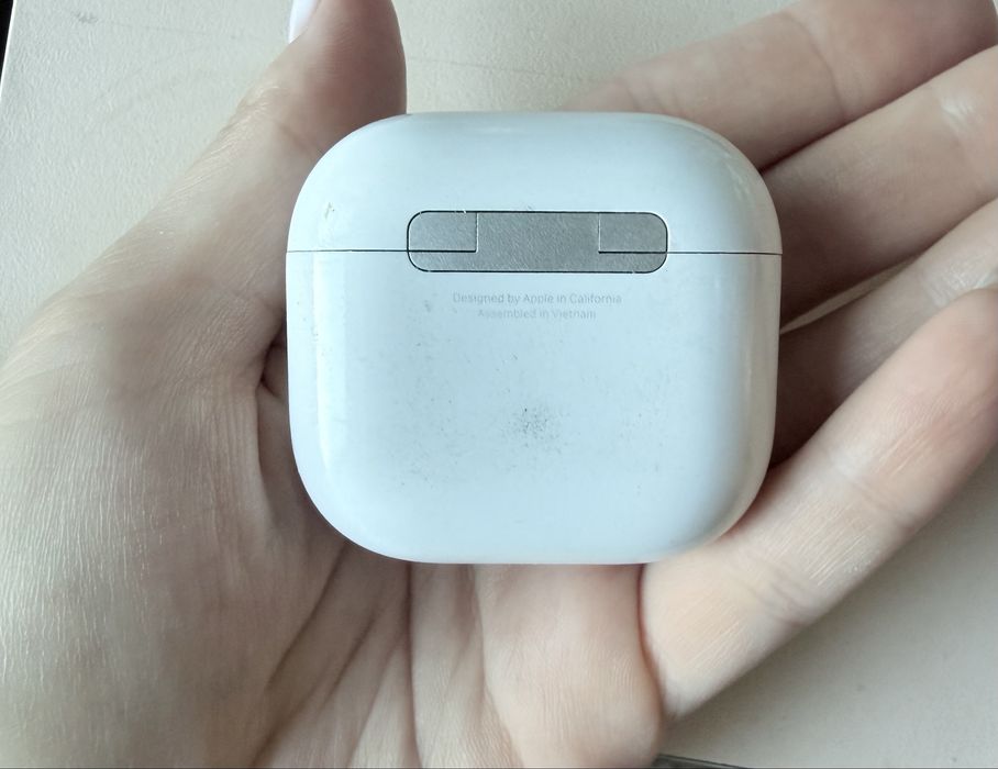 AirPods 4 наушники