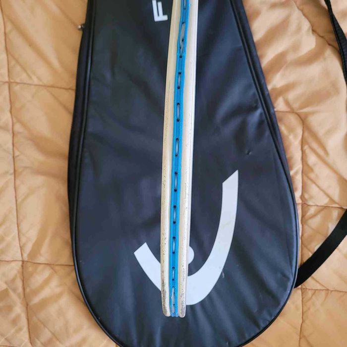 Ракета за тенис на корт