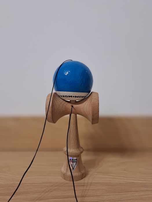 Kendama europe play grip sticky clear+Kendama Krom pop sticky clear