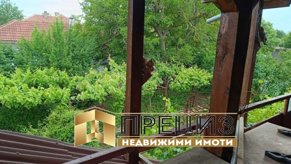 Продажба Къща гр. Каспичан - с. Златна нива 720m² и двор 720m²