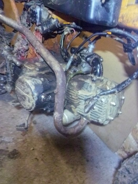 De vânzare un cross de teren și un scuter