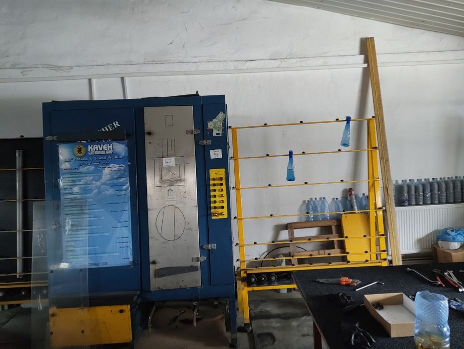 Vînd mașină spălat geamuri termopan  sticla 3200  euro negociabil