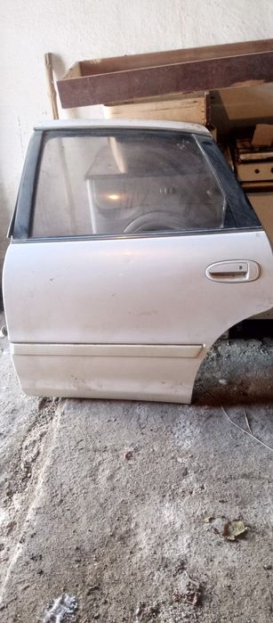 Продам капот на тойоту Авалон 95