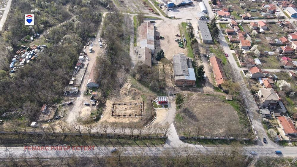 Дава се под наем Парцел в Русе, Средна кула - 2000 кв.м за 870 € - Снимка #3