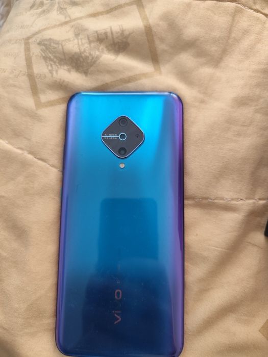 Смартфон Vivo v17 8/128