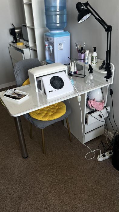 Продам стол для маникюра