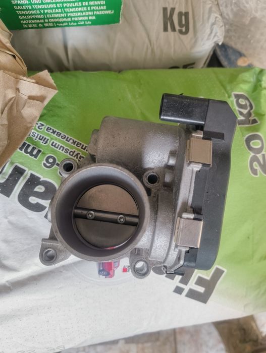 Clapeta accelerație 03c 133 062b