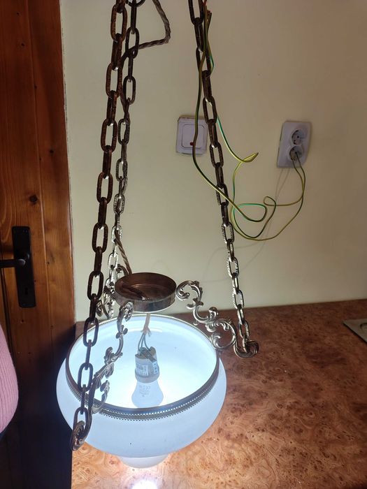 Vând lustra vintage