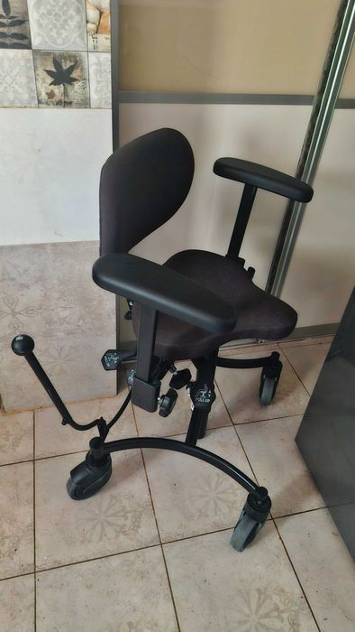 Scaun Ergonomic Medical VELA Salsa 120 - Cu Frână Centrală, Stare Excelentă