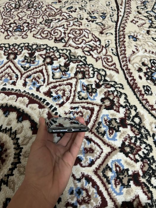 Самсунг с10е в идеальном состоянии