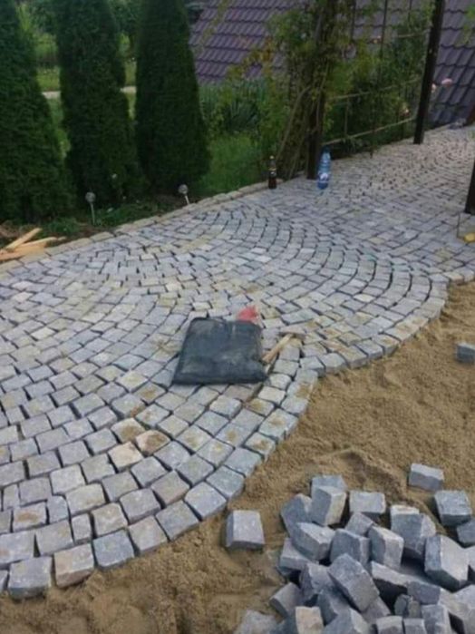 Vând piatră cubică naturală și montez