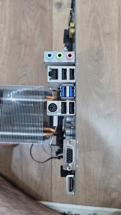 Материнская плата с процессором