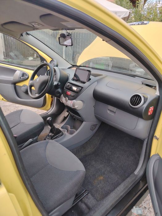 Vând Peugeot 107