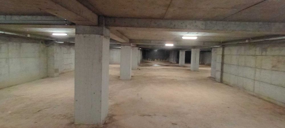 Spatiul comercial 1000 mp de inchiriat  zona Sala Sportului