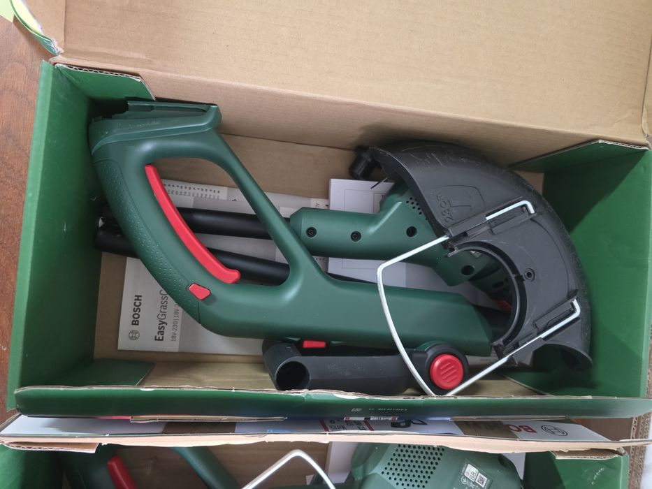 Bosch EasyGrassCut 18V-230 Trimmer de gazon compatibil cu acumulator