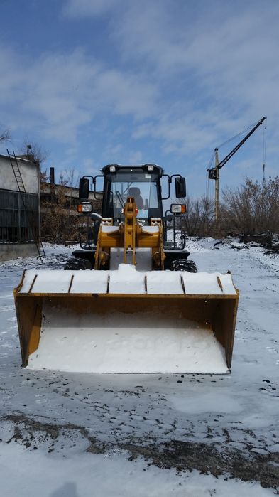 Продам погрузчик фронтальный 2 куба