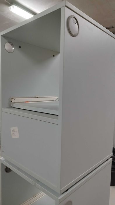 Офис шкаф с две чекмеджета и изтеглящ се рафт 46/48/70см