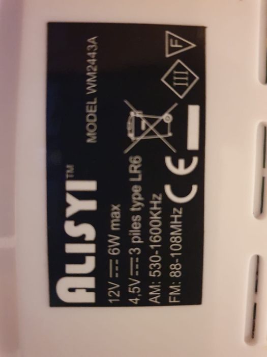 Radio cu telecomanda si suport iPod