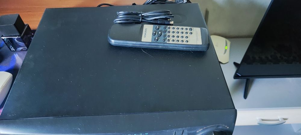 Продам видеомагнитофон Daewoo DV-F54w бу