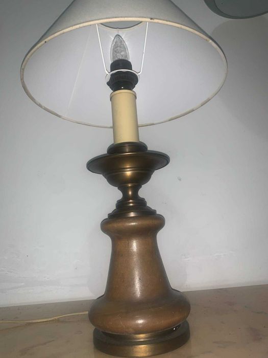 Veioza din lemn si ornamente din cupru