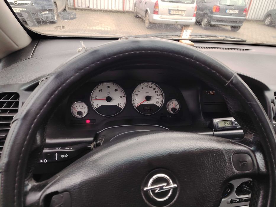 Продавам Опел Зафира