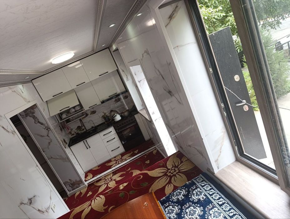 3/1/5 (1-этаж). Сергели 4. Квартира 78 м². Дом панельный. Метро 700 м.