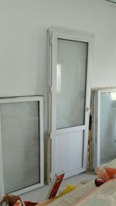Продам пластиковые окна и дверь