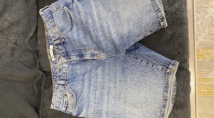 Pantaloni scurti  de blugi zarra marime L/44
