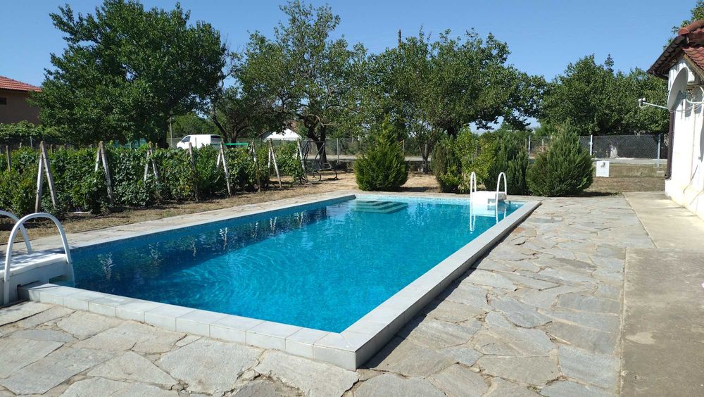 Дава се под наем Къща в с. Поляна, Област Силистра - 200 кв.м за 130000 € - Снимка #1