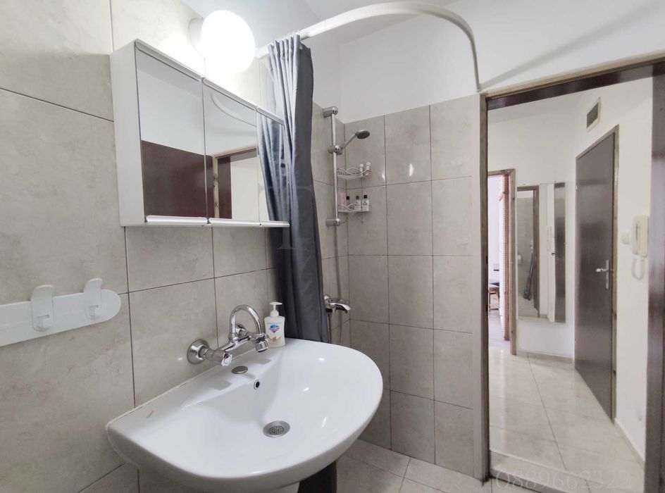 До Морска градина, двустаен за нощувки ”Плаж 1”, ж.к. Лазур, Бургас