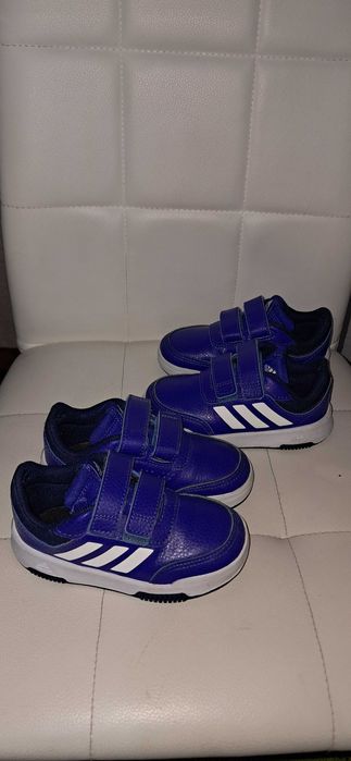 Детски кожени маратонки Адидас номер 24