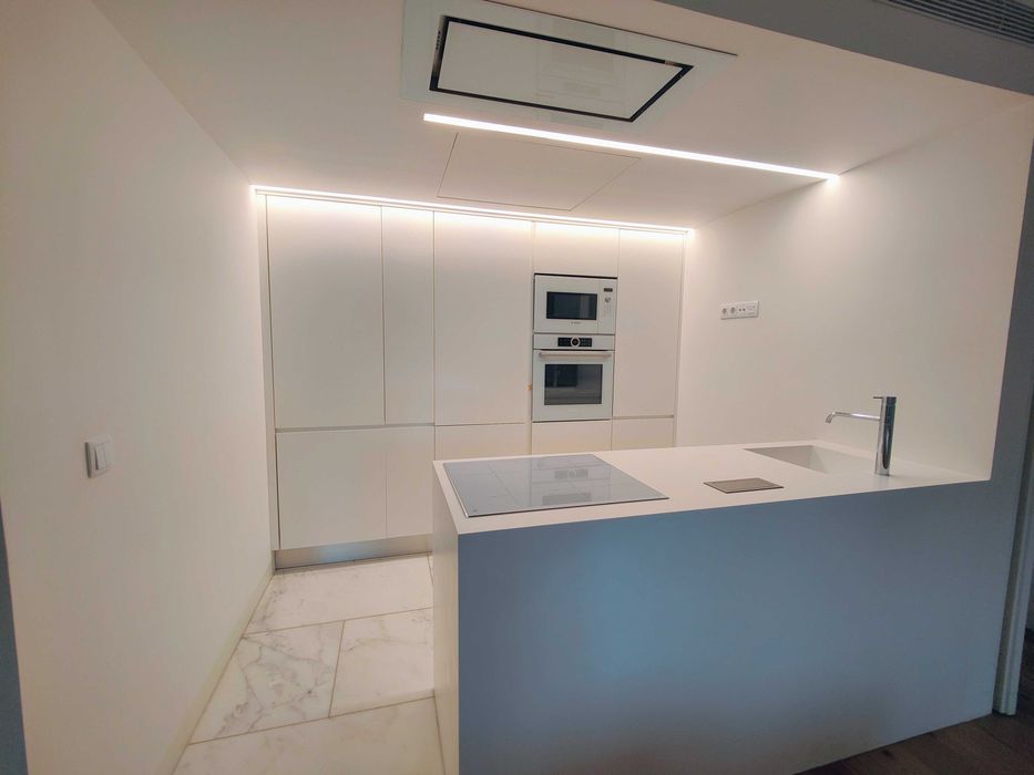 Продава се Двустаен апартамент в София, Център - 70 кв.м за 2786 €/кв.м - Снимка #2