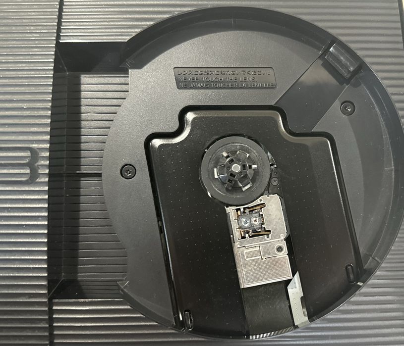 продается игровая приставка ps3 super slim