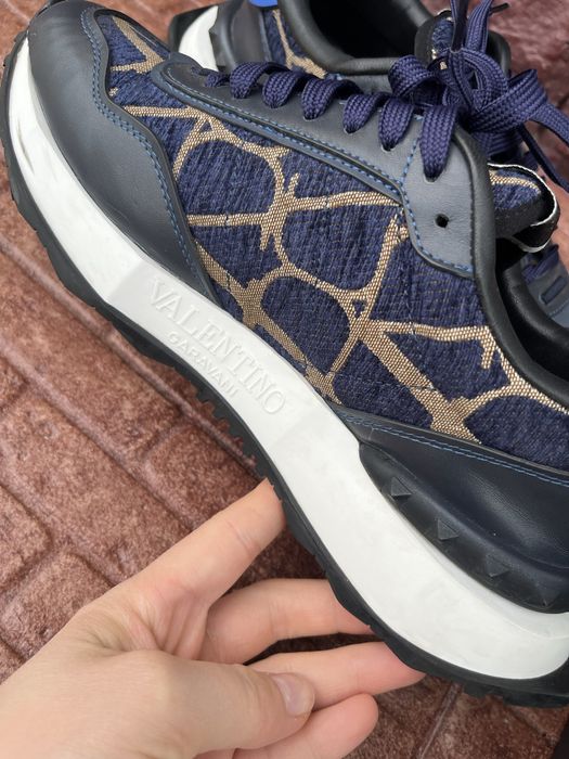 Кроссовки Валентино