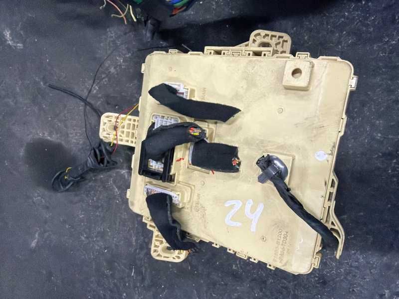 Блок предохранителей Genesis G80 2016