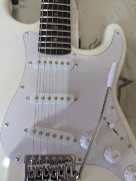 Продам новую гитару и комбик