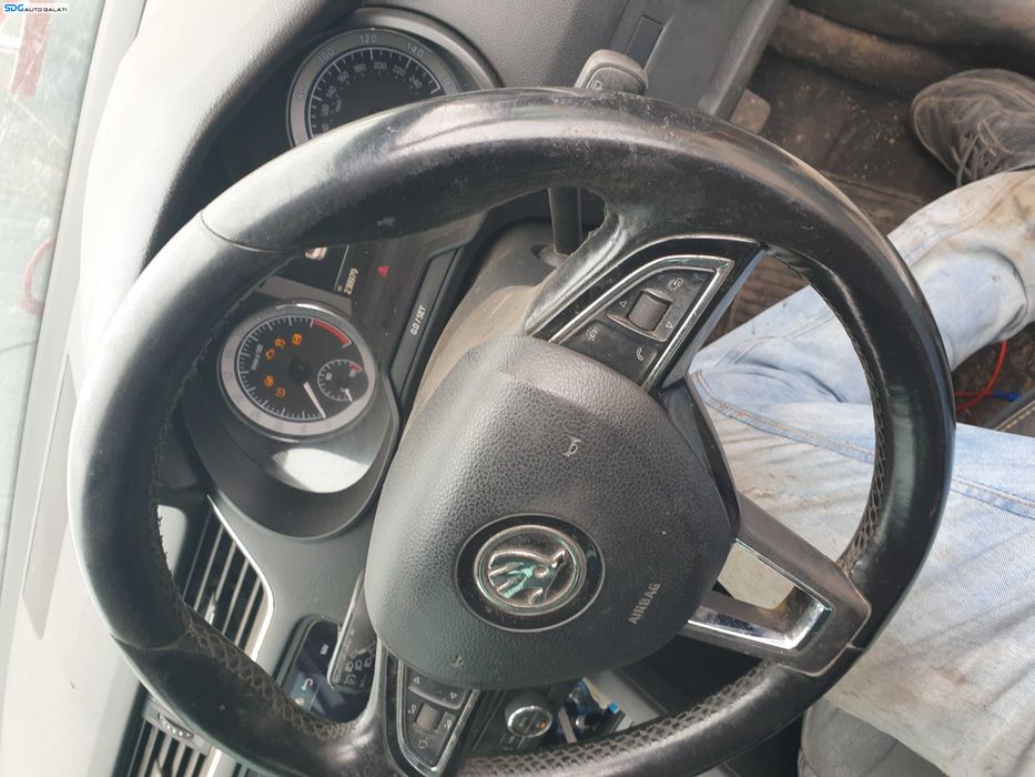 Volan 3 Spite cu Comenzi FARA Airbag cu Uzura Skoda Octavia 3 2013 - 2020 Cod 5E0064241 [K4830]