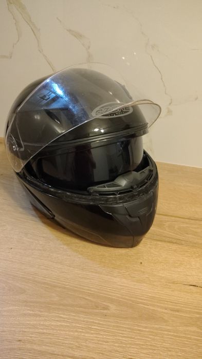 Cască moto flip up  ochelari soare integrați.