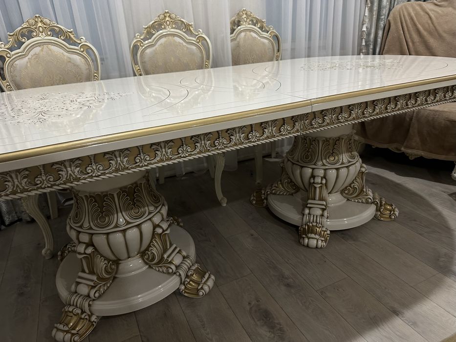 Продам стол со стульями  в отличном состоянии