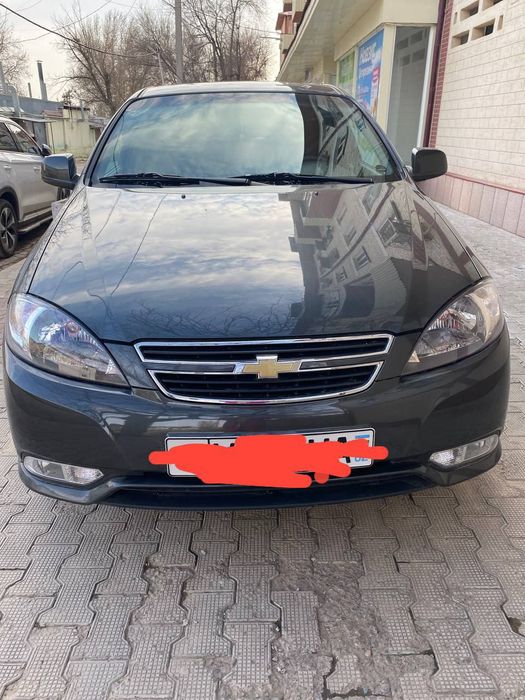 Jentra avtomat mokri asfalt