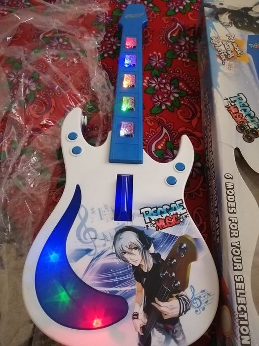 Продается музыкальная детская гитара, 3500т