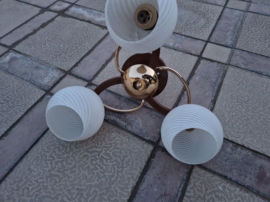 Продаётся люстра