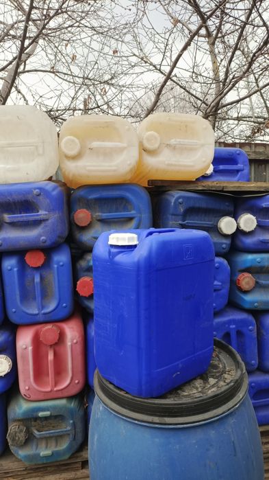 Канистры 20литр срочно продам