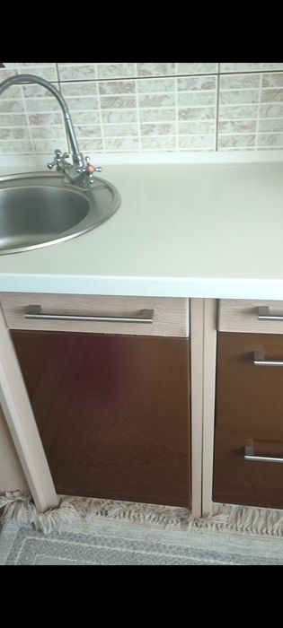 Продам угловой кухонный гарнитур б/ у