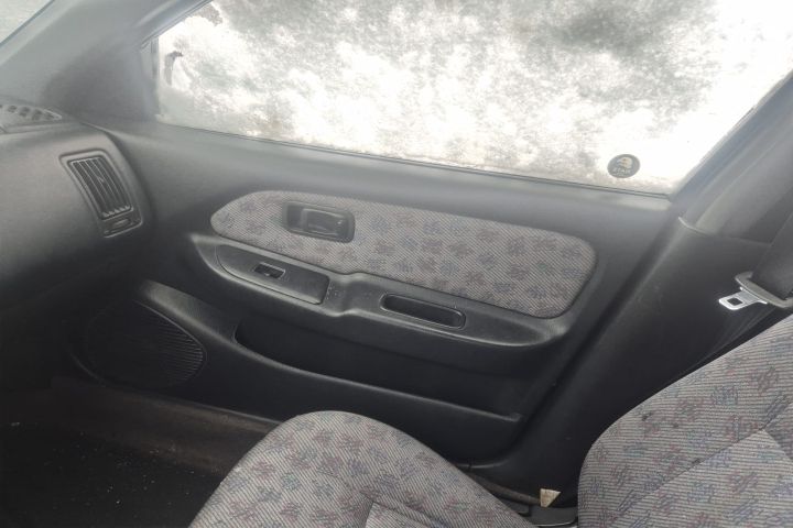 Bara fata Nissan Almera N15 (facelift)