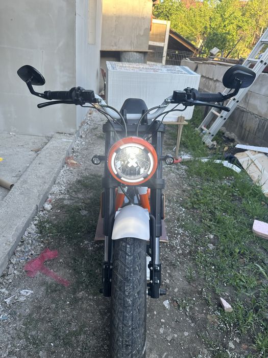 Motocicleta electrica Brixton layback