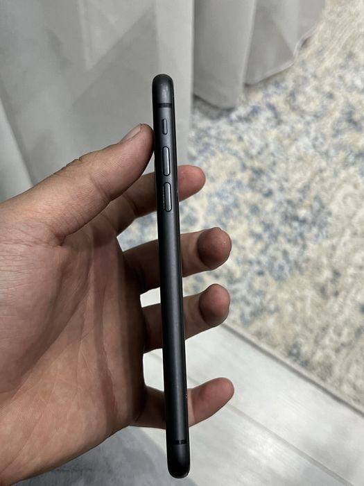 Продам айфон 11