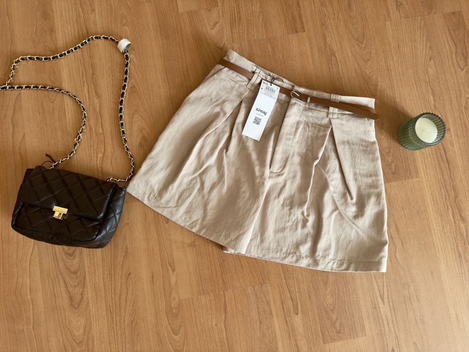 2x Pantaloni scurti Sinsay, marime M, noi cu eticheta